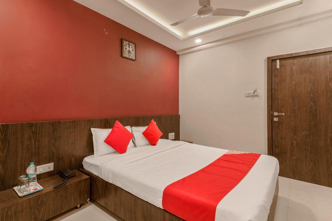 Oyo Flagship 19196 Shree Sai Niladri Residency เชอร์ดี ภายนอก รูปภาพ